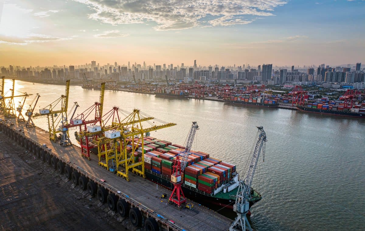 The 2026 Apparel Sourcing Revolution: Why China (and GorgeousBen) Are Your Secret Weapons